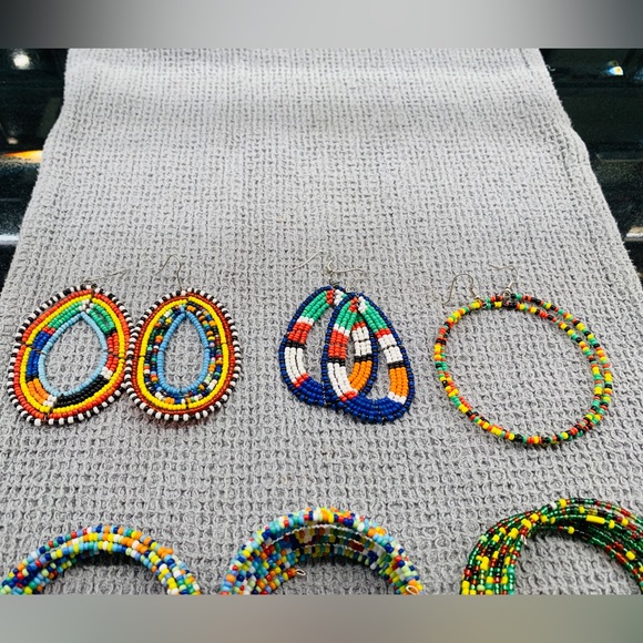 Mixed Bag of Kenyan Bracelets, Bangles, and Earrings - Picture 3 of 10